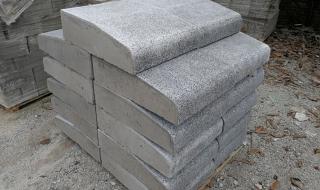 砌路沿石多少钱一米